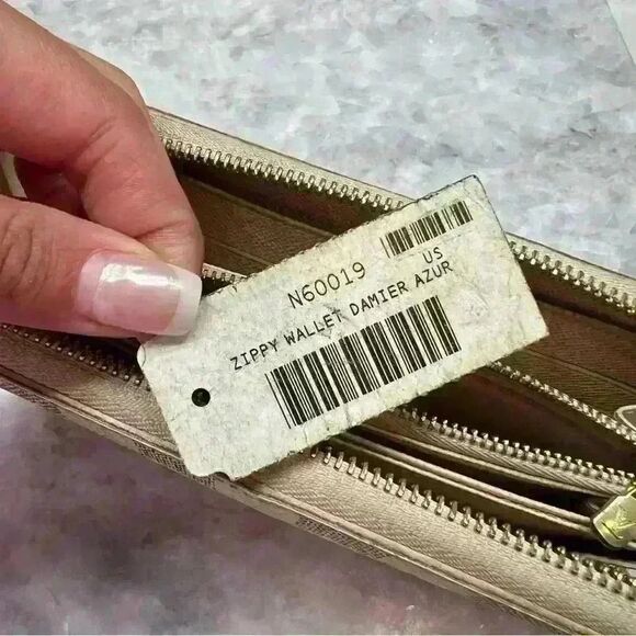 LOUIS VUITTON Damier Azur Pattern Zippy Wallet - Picture 5 of 6